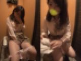 デパートのトイレでこっそりオナニーしちゃうJK⑭