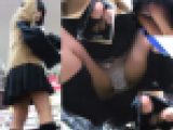 ロリかわ制服女子学生が無防備大開脚でP丸見え！周囲も騒然パンチラ動画