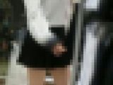 生尻モロ出し極小Tバックでハミ出してても気にしない制服女子パンチラ盗撮