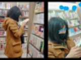 【スマホで逆さ撮り76】立ち読み中のミニスカ黒タイツ女子のスカート内を盗撮【素人撮影】