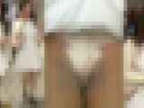4K bomb587 色白美肌美人JDの白ｘピンクパンティ　エスカめくり