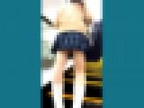 ［K1］けしからん、エスカレータでパンチラ盗撮・素朴な制服めがねっ子♪ 【携帯用・縦動画】