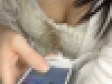 【胸チラHD画質】 ﻿色白オタク美少女の超接写胸チラ＆ブラチラ