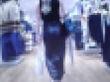 アパレルショップ店員系超絶美人ギャルがピタ革スカートで美尻ふって歩いてるよ