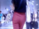 スタイル抜群ハイスペック美女が赤デニムピタパンでプリ尻ふって歩いてるよ