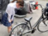 【絶景パンチラ♡】青チェ女子、綿パンツ超丸見え♡自転車の空気入れに夢中で可愛いお尻が…【制服女子】