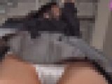 盗撮バレでも続行、ルーズソックスJ.Kのミニスカ美脚観察（3） スカートの奥まで照らして座りパンチラ編
