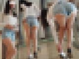 高画質 靴の履き替え！お尻を突き出して