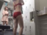 ㊙映像　飲み屋さんの更衣室は白＆赤パンでした！