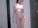 ショッピングしている綺麗なお姉さんに全裸の撮影をお願いしてみたら、美巨乳の超スタイルをお披露目してくました。