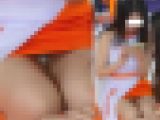 高画質 キャンギャルチラ見せ！２４ 白パンがチラリ