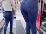 【ピチピチジーンズ】巨尻をアピールするエロそうな女