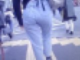 超スーパードエロクビレ美巨尻ボディの極上美女がデニムパンパンにさせてイヤらしく歩いてるよ