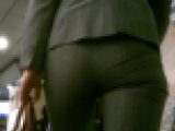 パンツスーツなピタピタOLさんの尻！
