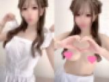 あろまちゃんのTikTok(裸エプロン)
