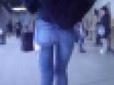 スーパーハイスペック激カワギャルが超密着型スキニーデニム履いて美尻強調させて歩いてるよ