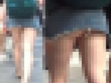 【フルHD】異常なミニスカでお尻が丸見え！