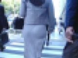 凄まじい色気の超絶美人秘書がタイトスカート履いてプリプリの美巨尻密着させて社長さんと歩いてるよ