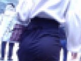清楚系の美人女子大生が履いている薄生地ペラペラタイトスカートが強風で美巨尻にまとわりつきながら歩く姿がエロ過ぎる