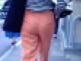 清楚系の極上美女がタイトスラックス履いて美巨尻強調させて歩く姿がイヤらしい