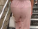 【再販】ピンクのロングパンツが似合う女性とふんわりワンピースが似合う女性のお尻シルエットの見比べが出来るシーン【22】