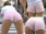 【フルHD】パンツラインの短パン！信号待ちで前かがみ