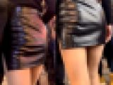 お尻が気になってしまうレザーミニスカ美女