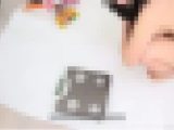 上半身だけ裸で下着姿で体重測定されるアイドル撮影して