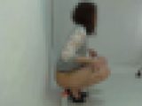 ヌード撮影会の現場　パンツを脱いで下半身裸から全裸になるシーン撮って