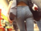 背中チラリズムで薄手デニム尻　1分48秒