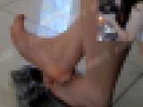【フルHD動画】買物の休憩中女子二人のパンプス脱ぎ
