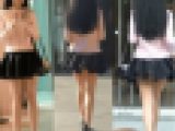 【パンチラ仕様の超ミニスカートを穿いたお姉さんを盗撮ww！！】