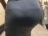 「Tラインが浮かぶワンピ　黒光る肌のモデル(1名)」