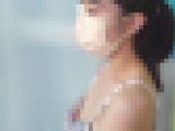 [ワクチン接種]捻れてるブラ紐を直す時にコッソリおっぱいを拝見！パンツからハミ出る剛毛も…