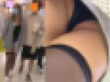 【盗撮！】デート中のパンストお姉さんを狙ってwww逆さ撮り！！