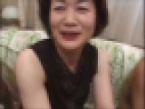 ◇ドスケベ四十路奥様の性の暴走、快楽の渦に溺れる奥様…！ブッカケ放●から男舐め！　吉村あけみ 47歳