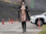 ノーブラ、全裸ロングブーツで野外露出を楽しむ痴女275-15