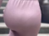 《走る程良く揺れる！大迫力の巨尻を揺れ動かすマーメイドワンピ姿》