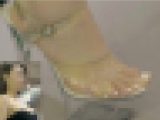 透明ハイヒールの中が蒸れ蒸れガール