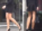 仕事中OLの美脚すぎるパンスト脚をこっそり観察