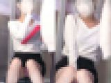 お姉さんはパンティーを見られると興奮しちゃう？　色気ある眼差しでスカートをチラッ