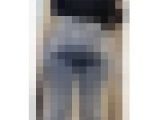 デニムパンツのお尻ムチムチ美女