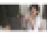 試着室で裾上げ中の美人販売員の目の前に突然の勃起見せつけ！File.1