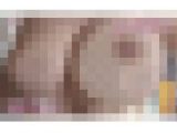 ガラスに密着おっぱい