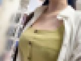 【働く女性の胸ちら ver.7】 〜アイドルショップで働く韓国系巨乳店員の胸ちら〜