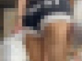 《隠そうにも、隠そうにも！ホットパンツからのハミ出し具合が過去一エロいモデル》
