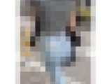 《強烈なプリケツ！汗染みも色っぽい薄青タイトデニム美女》